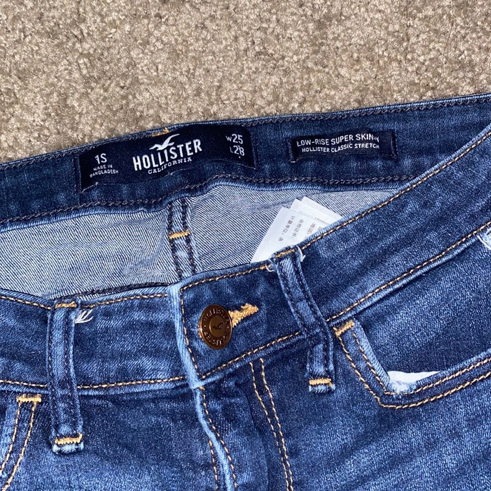 HOLLISTER - Picture 2 of 3